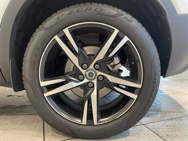 ボルボ ＸＣ４０ T4 AWD Rデザイン 愛知県 2020(令2)年 2.9万km 白 純正ナビ　/Ｂｌｕｅｔｏｏｔｈ　/ＡｐｐｌｅＣａｒＰｌａｙ　/ＡｎｄｒｏｉｄＡｕｔｏ　/３６０度カメラ/フルセグTV　/ハーフレザー　/シートヒーター　/ＡＣＣ　/ＬＫＡ　/ＢＳＭ　/ドライブレコーダー　/ＥＴＣ/プッシュスタート/アイドリングストップ/ウィンカーミラー