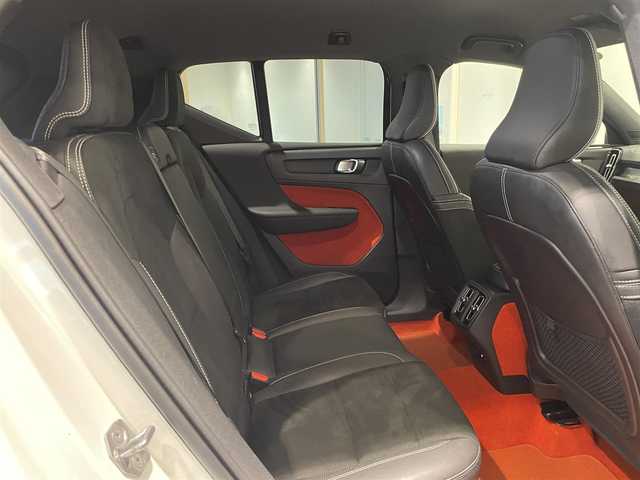 ボルボ ＸＣ４０ T4 AWD Rデザイン 愛知県 2020(令2)年 2.9万km 白 純正ナビ　/Ｂｌｕｅｔｏｏｔｈ　/ＡｐｐｌｅＣａｒＰｌａｙ　/ＡｎｄｒｏｉｄＡｕｔｏ　/３６０度カメラ/フルセグTV　/ハーフレザー　/シートヒーター　/ＡＣＣ　/ＬＫＡ　/ＢＳＭ　/ドライブレコーダー　/ＥＴＣ/プッシュスタート/アイドリングストップ/ウィンカーミラー