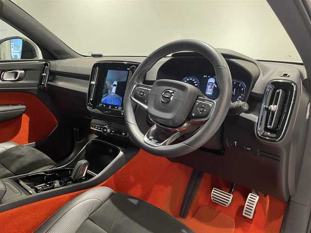ボルボ ＸＣ４０ T4 AWD Rデザイン 愛知県 2020(令2)年 2.9万km 白 純正ナビ　/Ｂｌｕｅｔｏｏｔｈ　/ＡｐｐｌｅＣａｒＰｌａｙ　/ＡｎｄｒｏｉｄＡｕｔｏ　/３６０度カメラ/フルセグTV　/ハーフレザー　/シートヒーター　/ＡＣＣ　/ＬＫＡ　/ＢＳＭ　/ドライブレコーダー　/ＥＴＣ/プッシュスタート/アイドリングストップ/ウィンカーミラー