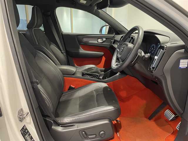 ボルボ ＸＣ４０ T4 AWD Rデザイン 愛知県 2020(令2)年 2.9万km 白 純正ナビ　/Ｂｌｕｅｔｏｏｔｈ　/ＡｐｐｌｅＣａｒＰｌａｙ　/ＡｎｄｒｏｉｄＡｕｔｏ　/３６０度カメラ/フルセグTV　/ハーフレザー　/シートヒーター　/ＡＣＣ　/ＬＫＡ　/ＢＳＭ　/ドライブレコーダー　/ＥＴＣ/プッシュスタート/アイドリングストップ/ウィンカーミラー