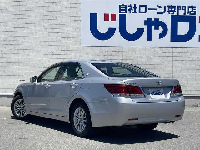 トヨタ クラウン ロイヤル ロイヤル 佐賀県 2014(平26)年 10.4万km シルバーM （株)IDOMが運営する【じしゃロン佐賀店】の自社ローン専用車両になります。/こちらは現金またはオートローンご利用時の価格です。自社ローンご希望の方は別途その旨お申付け下さい/・２１０系クラウン　/・シルバーＭ　/・内装ベージュ　/・２５００ＣＣ　/・純正１６インチアルミ