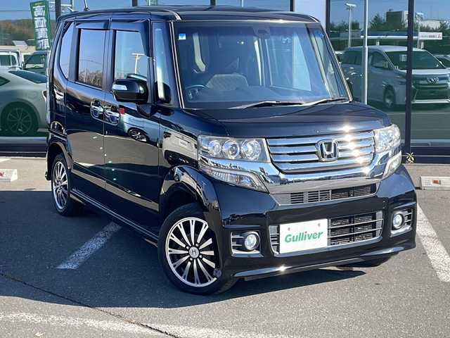 ホンダ Ｎ ＢＯＸ カスタム ターボ SSパッケージ 道東・釧路十勝 2015(平27)年 7.8万km スマートブラック ・４WD/・ターボ/・社外ＳＤメモリナビ/（FM AM DVD CD SD フルセグ Bluetooth）/・バックカメラ/・パドルシフト/・オートライト/・ETC/・衝突軽減システム（CTBA）/・前席シートヒーター/・ヒーテッドドアミラー/・アイドリングストップ/・横滑り防止装置/・スマートキー/・プッシュスタート/・純正ロアマット/・社外前方ドライブレコーダー/・純正15インチアルミホイール