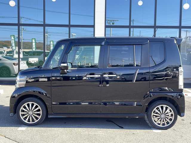 ホンダ Ｎ ＢＯＸ カスタム ターボ SSパッケージ 道東・釧路十勝 2015(平27)年 7.8万km スマートブラック ・４WD/・ターボ/・社外ＳＤメモリナビ/（FM AM DVD CD SD フルセグ Bluetooth）/・バックカメラ/・パドルシフト/・オートライト/・ETC/・衝突軽減システム（CTBA）/・前席シートヒーター/・ヒーテッドドアミラー/・アイドリングストップ/・横滑り防止装置/・スマートキー/・プッシュスタート/・純正ロアマット/・社外前方ドライブレコーダー/・純正15インチアルミホイール