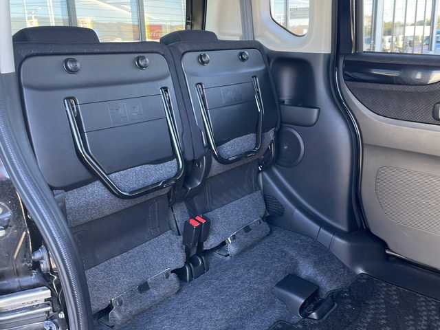 ホンダ Ｎ ＢＯＸ カスタム ターボ SSパッケージ 道東・釧路十勝 2015(平27)年 7.8万km スマートブラック ・４WD/・ターボ/・社外ＳＤメモリナビ/（FM AM DVD CD SD フルセグ Bluetooth）/・バックカメラ/・パドルシフト/・オートライト/・ETC/・衝突軽減システム（CTBA）/・前席シートヒーター/・ヒーテッドドアミラー/・アイドリングストップ/・横滑り防止装置/・スマートキー/・プッシュスタート/・純正ロアマット/・社外前方ドライブレコーダー/・純正15インチアルミホイール