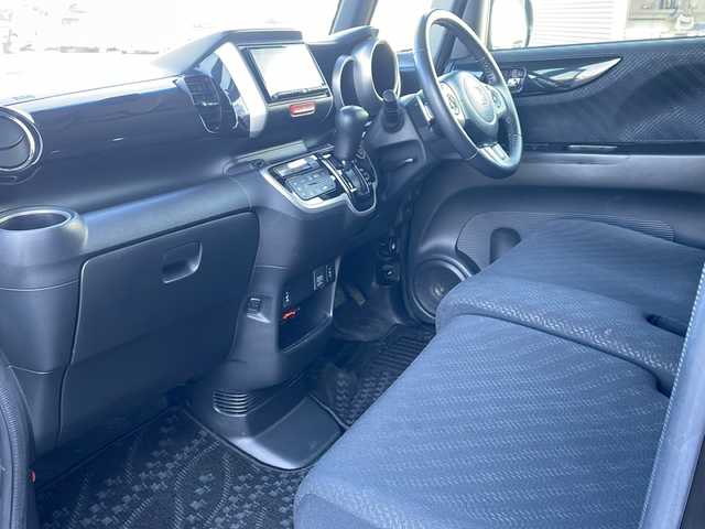 ホンダ Ｎ ＢＯＸ カスタム ターボ SSパッケージ 道東・釧路十勝 2015(平27)年 7.8万km スマートブラック ・４WD/・ターボ/・社外ＳＤメモリナビ/（FM AM DVD CD SD フルセグ Bluetooth）/・バックカメラ/・パドルシフト/・オートライト/・ETC/・衝突軽減システム（CTBA）/・前席シートヒーター/・ヒーテッドドアミラー/・アイドリングストップ/・横滑り防止装置/・スマートキー/・プッシュスタート/・純正ロアマット/・社外前方ドライブレコーダー/・純正15インチアルミホイール