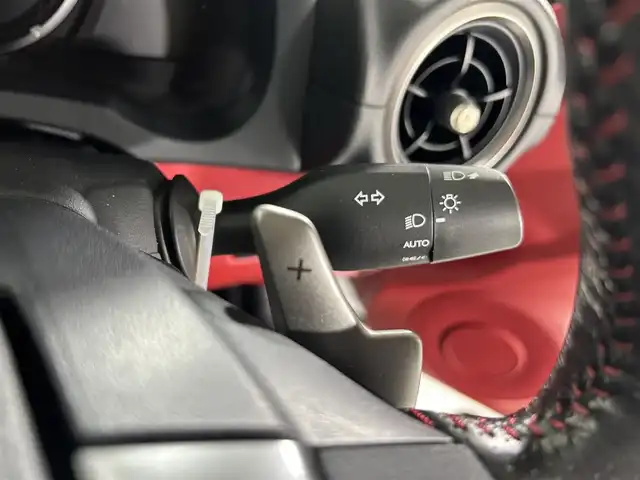 レクサス ＩＳ 300h Fスポーツ 佐賀県 2021(令3)年 2.4万km ホワイトノーヴァガラスフレーク 純正12.3インチナビ/CD/DVD/フルセグTV/Bluetooth/バックカメラ/レクサスセーフティシステム/レーンキープアシスト/プリクラッシュセーフティ/レーダークルーズコントロール/オートマチックハイビーム/ブラインドスポットモニター/クリアランスソナー/ETC２．０/ドライブレコーダー/レザーシート/シートヒーター/エアシート/パワーシート/ハンドルヒーター/純正フロアマット/純正19インチアルミホイール/オレンジブレーキキャリパー