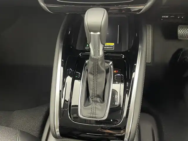 ホンダ ヴェゼル ハイブリッド e:HEV Z 群馬県 2025(令7)年 0.1千km クリスタルブラックパール 登録済未使用車　ホンダコネクトディスプレイオーディオ　追従クルーズコントロール　ETC　バックカメラ　フルセグ　Bluetooth　置くだけ充電　オートマチックハイビーム　オートライト　シートヒーター　パドルシフト　パワーバックドア