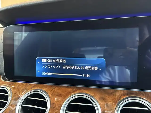 メルセデス・ベンツ Ｅ４００ 4マチック エクスクルーシブ 宮城県 2017(平29)年 6.6万km ダイヤモンドホワイト エクスクルーシブパッケージ/　・パノラミックスライディングルーフ/　・Burmesterサラウンドサウンドシステム/　・エアバランスパッケージ/レーダーセーフティパッケージ/COMANDシステムHDDナビ/フルセグTV/360°カメラシステム/ブラックレザーシート/メモリ機能付きパワーシート/シートヒーター/マルチビームLEDヘッドライト/オートマチックハイビーム/アンビエントライト/純正18インチAW/キーレスゴー/パワートランク/AIR BODY CONTROLサスペンション/AppleCarPlay