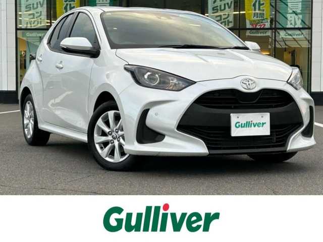 トヨタ ヤリス G 岡山県 2023(令5)年 1.8万km プラチナホワイトパールマイカ 登録時走行距離17505km/ワンオーナー/禁煙車/純正ディスプレイオーディオ/Bluetooth/バックカメラ/クルーズコントロール(追従走行あり)/衝突被害軽減システム/車線逸脱警報（レーンキープアシスト）/後側方車両検知警報(ブラインドスポットモニター)/クリアランスソナー/オートマチックハイビーム/オートライト/ヘッドライトレベライザー/プッシュスタート/スマートキー/スペアキー/MTモード付きAT/純正アルミホイール 15インチ/ドアバイザー/電動格納ミラー/オートリトラミラー/純正フロアマット/横滑防止装置/盗難防止装置/マルチメディア取扱説明書/保証書