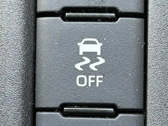 トヨタ ヤリス G 岡山県 2023(令5)年 1.8万km プラチナホワイトパールマイカ 登録時走行距離17505km/ワンオーナー/禁煙車/純正ディスプレイオーディオ/Bluetooth/バックカメラ/クルーズコントロール(追従走行あり)/衝突被害軽減システム/車線逸脱警報（レーンキープアシスト）/後側方車両検知警報(ブラインドスポットモニター)/クリアランスソナー/オートマチックハイビーム/オートライト/ヘッドライトレベライザー/プッシュスタート/スマートキー/スペアキー/MTモード付きAT/純正アルミホイール 15インチ/ドアバイザー/電動格納ミラー/オートリトラミラー/純正フロアマット/横滑防止装置/盗難防止装置/マルチメディア取扱説明書/保証書