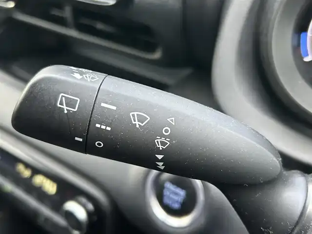 トヨタ ヤリス G 岡山県 2023(令5)年 1.8万km プラチナホワイトパールマイカ 登録時走行距離17505km/ワンオーナー/禁煙車/純正ディスプレイオーディオ/Bluetooth/バックカメラ/クルーズコントロール(追従走行あり)/衝突被害軽減システム/車線逸脱警報（レーンキープアシスト）/後側方車両検知警報(ブラインドスポットモニター)/クリアランスソナー/オートマチックハイビーム/オートライト/ヘッドライトレベライザー/プッシュスタート/スマートキー/スペアキー/MTモード付きAT/純正アルミホイール 15インチ/ドアバイザー/電動格納ミラー/オートリトラミラー/純正フロアマット/横滑防止装置/盗難防止装置/マルチメディア取扱説明書/保証書