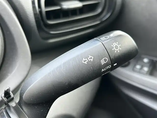 トヨタ ヤリス G 岡山県 2023(令5)年 1.8万km プラチナホワイトパールマイカ 登録時走行距離17505km/ワンオーナー/禁煙車/純正ディスプレイオーディオ/Bluetooth/バックカメラ/クルーズコントロール(追従走行あり)/衝突被害軽減システム/車線逸脱警報（レーンキープアシスト）/後側方車両検知警報(ブラインドスポットモニター)/クリアランスソナー/オートマチックハイビーム/オートライト/ヘッドライトレベライザー/プッシュスタート/スマートキー/スペアキー/MTモード付きAT/純正アルミホイール 15インチ/ドアバイザー/電動格納ミラー/オートリトラミラー/純正フロアマット/横滑防止装置/盗難防止装置/マルチメディア取扱説明書/保証書