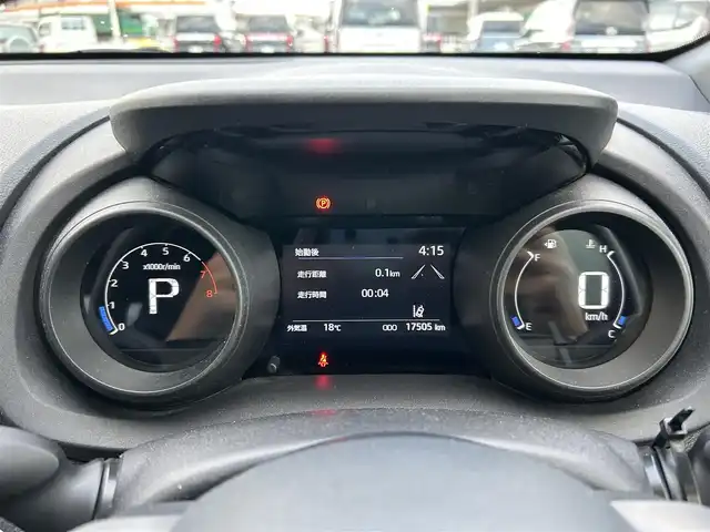 トヨタ ヤリス G 岡山県 2023(令5)年 1.8万km プラチナホワイトパールマイカ 登録時走行距離17505km/ワンオーナー/禁煙車/純正ディスプレイオーディオ/Bluetooth/バックカメラ/クルーズコントロール(追従走行あり)/衝突被害軽減システム/車線逸脱警報（レーンキープアシスト）/後側方車両検知警報(ブラインドスポットモニター)/クリアランスソナー/オートマチックハイビーム/オートライト/ヘッドライトレベライザー/プッシュスタート/スマートキー/スペアキー/MTモード付きAT/純正アルミホイール 15インチ/ドアバイザー/電動格納ミラー/オートリトラミラー/純正フロアマット/横滑防止装置/盗難防止装置/マルチメディア取扱説明書/保証書