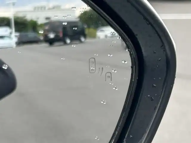 トヨタ ヤリス G 岡山県 2023(令5)年 1.8万km プラチナホワイトパールマイカ 登録時走行距離17505km/ワンオーナー/禁煙車/純正ディスプレイオーディオ/Bluetooth/バックカメラ/クルーズコントロール(追従走行あり)/衝突被害軽減システム/車線逸脱警報（レーンキープアシスト）/後側方車両検知警報(ブラインドスポットモニター)/クリアランスソナー/オートマチックハイビーム/オートライト/ヘッドライトレベライザー/プッシュスタート/スマートキー/スペアキー/MTモード付きAT/純正アルミホイール 15インチ/ドアバイザー/電動格納ミラー/オートリトラミラー/純正フロアマット/横滑防止装置/盗難防止装置/マルチメディア取扱説明書/保証書