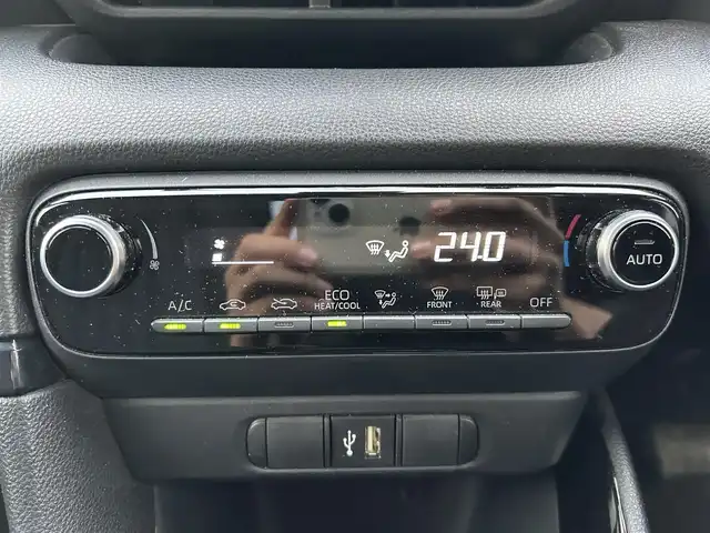 トヨタ ヤリス G 岡山県 2023(令5)年 1.8万km プラチナホワイトパールマイカ 登録時走行距離17505km/ワンオーナー/禁煙車/純正ディスプレイオーディオ/Bluetooth/バックカメラ/クルーズコントロール(追従走行あり)/衝突被害軽減システム/車線逸脱警報（レーンキープアシスト）/後側方車両検知警報(ブラインドスポットモニター)/クリアランスソナー/オートマチックハイビーム/オートライト/ヘッドライトレベライザー/プッシュスタート/スマートキー/スペアキー/MTモード付きAT/純正アルミホイール 15インチ/ドアバイザー/電動格納ミラー/オートリトラミラー/純正フロアマット/横滑防止装置/盗難防止装置/マルチメディア取扱説明書/保証書