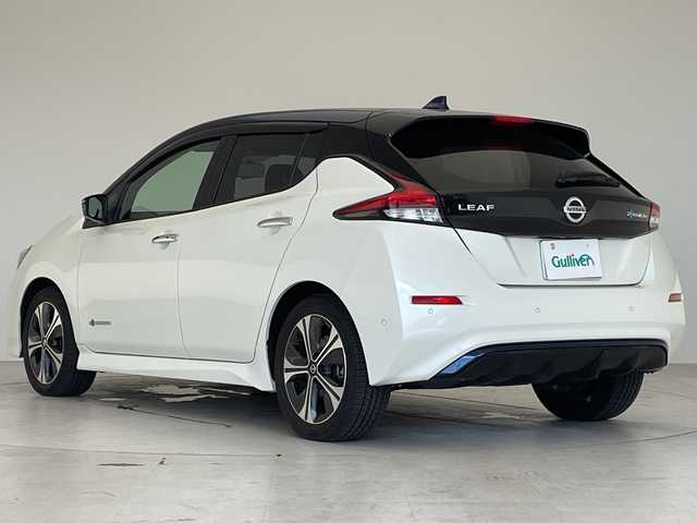 日産 リーフ G 愛知県 2021(令3)年 2.4万km ブリリアントホワイトパール/オーロラフレアブルーパール 2トーン 純正9型ディズプレイオーディオナビ/プロパイロット/全方位カメラ/シートヒーター/レーダークルーズコントロール/バックカメラ/コーナーセンサー/純正アルミホイール/ETC2.0/ブラインドスポットモニター/LEDヘッドライト/ステアリングヒーター/ドライブレコーダー/フルセグ/ステアリングスイッチ/スマートキー/プッシュスタート