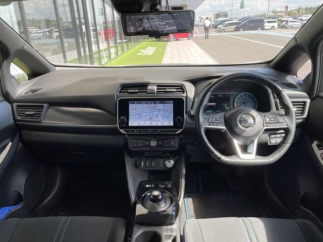 日産 リーフ G 愛知県 2021(令3)年 2.4万km ブリリアントホワイトパール/オーロラフレアブルーパール 2トーン 純正9型ディズプレイオーディオナビ/プロパイロット/全方位カメラ/シートヒーター/レーダークルーズコントロール/バックカメラ/コーナーセンサー/純正アルミホイール/ETC2.0/ブラインドスポットモニター/LEDヘッドライト/ステアリングヒーター/ドライブレコーダー/フルセグ/ステアリングスイッチ/スマートキー/プッシュスタート