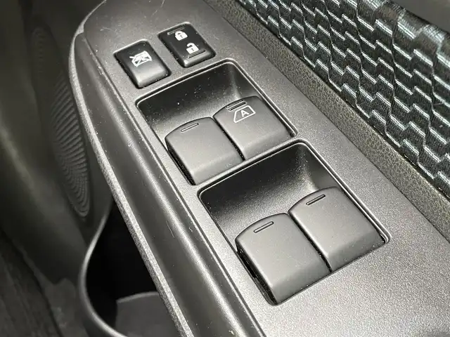 日産 ノート X エアロS エマージェンシーB 千葉県 2014(平26)年 3.7万km シャイニングブルー 純正メモリナビ/(フルセグTV/BT/CD/DVD/FM/AM)/バックカメラ/衝突被害軽減システム/車線逸脱警報/横滑り防止装置/ETC/アイドリングストップ/電動格納ミラー/プッシュスタート/スマートキー/フロアマット/取扱説明書