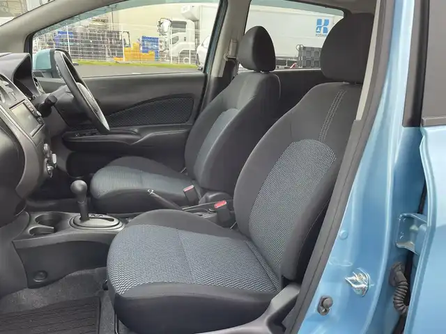 日産 ノート X エアロS エマージェンシーB 千葉県 2014(平26)年 3.7万km シャイニングブルー 純正メモリナビ/(フルセグTV/BT/CD/DVD/FM/AM)/バックカメラ/衝突被害軽減システム/車線逸脱警報/横滑り防止装置/ETC/アイドリングストップ/電動格納ミラー/プッシュスタート/スマートキー/フロアマット/取扱説明書