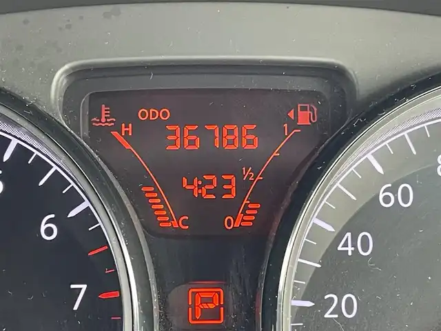 日産 ノート X エアロS エマージェンシーB 千葉県 2014(平26)年 3.7万km シャイニングブルー 純正メモリナビ/(フルセグTV/BT/CD/DVD/FM/AM)/バックカメラ/衝突被害軽減システム/車線逸脱警報/横滑り防止装置/ETC/アイドリングストップ/電動格納ミラー/プッシュスタート/スマートキー/フロアマット/取扱説明書