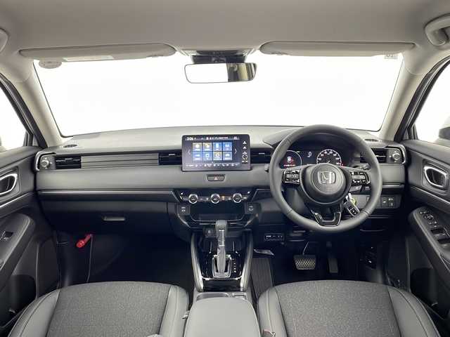 ホンダ ヴェゼル ハイブリッド e:HEV Z 愛知県 2025(令7)年 0.1千km プラチナホワイトパール /R7年10月登録済未使用車//純正HondaCONNECTナビ//フルセグTV/AMFM/Bluetooth/USB//AppleCarPlay/AndroidAuto//ビルトインETC2.0//バックカメラ//HondaSENSING//アダプティブクルーズコントロール//パーキングセンサーシステム//ブラインドスポットモニター//アダプティブドライビングビーム//後退出庫サポート//フルLEDヘッドランプ//オートライト//LEDアクティブコーナリングライト//LEDフォグランプ//フルLEDリアコンビランプ//ハンズフリーパワーテールゲート//プライムスムースコンビシート//前席シートヒーター//革巻きステアリング//ステアリングスイッチ//ステアリングヒーター//パドルシフト式減速セレクター//純正18インチアルミホイール//電子パーキングブレーキ//ブレーキホールド//ヒルディセントコントロール//プッシュスタート//電動格納ミラー//アイドリングストップ//取扱説明書