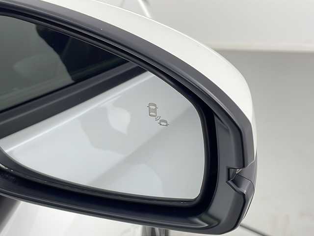 ホンダ ヴェゼル ハイブリッド e:HEV Z 愛知県 2025(令7)年 0.1千km プラチナホワイトパール /R7年10月登録済未使用車//純正HondaCONNECTナビ//フルセグTV/AMFM/Bluetooth/USB//AppleCarPlay/AndroidAuto//ビルトインETC2.0//バックカメラ//HondaSENSING//アダプティブクルーズコントロール//パーキングセンサーシステム//ブラインドスポットモニター//アダプティブドライビングビーム//後退出庫サポート//フルLEDヘッドランプ//オートライト//LEDアクティブコーナリングライト//LEDフォグランプ//フルLEDリアコンビランプ//ハンズフリーパワーテールゲート//プライムスムースコンビシート//前席シートヒーター//革巻きステアリング//ステアリングスイッチ//ステアリングヒーター//パドルシフト式減速セレクター//純正18インチアルミホイール//電子パーキングブレーキ//ブレーキホールド//ヒルディセントコントロール//プッシュスタート//電動格納ミラー//アイドリングストップ//取扱説明書