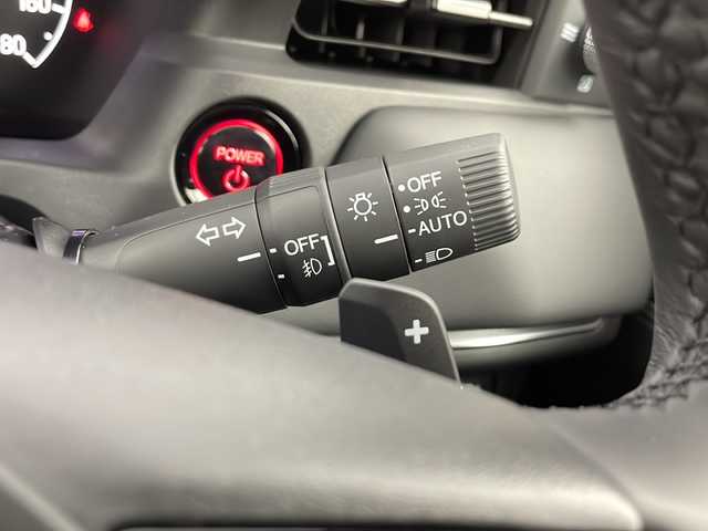 ホンダ ヴェゼル ハイブリッド e:HEV Z 愛知県 2025(令7)年 0.1千km プラチナホワイトパール /R7年10月登録済未使用車//純正HondaCONNECTナビ//フルセグTV/AMFM/Bluetooth/USB//AppleCarPlay/AndroidAuto//ビルトインETC2.0//バックカメラ//HondaSENSING//アダプティブクルーズコントロール//パーキングセンサーシステム//ブラインドスポットモニター//アダプティブドライビングビーム//後退出庫サポート//フルLEDヘッドランプ//オートライト//LEDアクティブコーナリングライト//LEDフォグランプ//フルLEDリアコンビランプ//ハンズフリーパワーテールゲート//プライムスムースコンビシート//前席シートヒーター//革巻きステアリング//ステアリングスイッチ//ステアリングヒーター//パドルシフト式減速セレクター//純正18インチアルミホイール//電子パーキングブレーキ//ブレーキホールド//ヒルディセントコントロール//プッシュスタート//電動格納ミラー//アイドリングストップ//取扱説明書