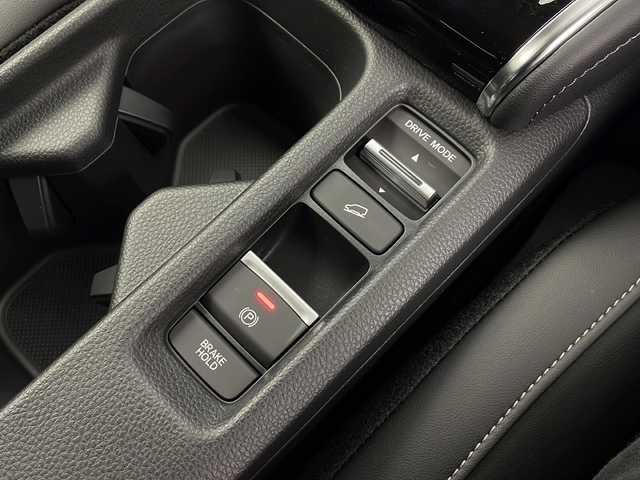 ホンダ ヴェゼル ハイブリッド e:HEV Z 愛知県 2025(令7)年 0.1千km プラチナホワイトパール /R7年10月登録済未使用車//純正HondaCONNECTナビ//フルセグTV/AMFM/Bluetooth/USB//AppleCarPlay/AndroidAuto//ビルトインETC2.0//バックカメラ//HondaSENSING//アダプティブクルーズコントロール//パーキングセンサーシステム//ブラインドスポットモニター//アダプティブドライビングビーム//後退出庫サポート//フルLEDヘッドランプ//オートライト//LEDアクティブコーナリングライト//LEDフォグランプ//フルLEDリアコンビランプ//ハンズフリーパワーテールゲート//プライムスムースコンビシート//前席シートヒーター//革巻きステアリング//ステアリングスイッチ//ステアリングヒーター//パドルシフト式減速セレクター//純正18インチアルミホイール//電子パーキングブレーキ//ブレーキホールド//ヒルディセントコントロール//プッシュスタート//電動格納ミラー//アイドリングストップ//取扱説明書