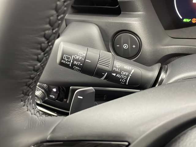 ホンダ ヴェゼル ハイブリッド e:HEV Z 愛知県 2025(令7)年 0.1千km プラチナホワイトパール /R7年10月登録済未使用車//純正HondaCONNECTナビ//フルセグTV/AMFM/Bluetooth/USB//AppleCarPlay/AndroidAuto//ビルトインETC2.0//バックカメラ//HondaSENSING//アダプティブクルーズコントロール//パーキングセンサーシステム//ブラインドスポットモニター//アダプティブドライビングビーム//後退出庫サポート//フルLEDヘッドランプ//オートライト//LEDアクティブコーナリングライト//LEDフォグランプ//フルLEDリアコンビランプ//ハンズフリーパワーテールゲート//プライムスムースコンビシート//前席シートヒーター//革巻きステアリング//ステアリングスイッチ//ステアリングヒーター//パドルシフト式減速セレクター//純正18インチアルミホイール//電子パーキングブレーキ//ブレーキホールド//ヒルディセントコントロール//プッシュスタート//電動格納ミラー//アイドリングストップ//取扱説明書