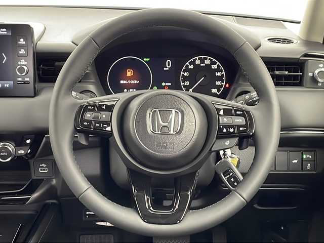 ホンダ ヴェゼル ハイブリッド e:HEV Z 愛知県 2025(令7)年 0.1千km プラチナホワイトパール /R7年10月登録済未使用車//純正HondaCONNECTナビ//フルセグTV/AMFM/Bluetooth/USB//AppleCarPlay/AndroidAuto//ビルトインETC2.0//バックカメラ//HondaSENSING//アダプティブクルーズコントロール//パーキングセンサーシステム//ブラインドスポットモニター//アダプティブドライビングビーム//後退出庫サポート//フルLEDヘッドランプ//オートライト//LEDアクティブコーナリングライト//LEDフォグランプ//フルLEDリアコンビランプ//ハンズフリーパワーテールゲート//プライムスムースコンビシート//前席シートヒーター//革巻きステアリング//ステアリングスイッチ//ステアリングヒーター//パドルシフト式減速セレクター//純正18インチアルミホイール//電子パーキングブレーキ//ブレーキホールド//ヒルディセントコントロール//プッシュスタート//電動格納ミラー//アイドリングストップ//取扱説明書