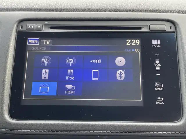 ホンダ ヴェゼル ハイブリッド X 埼玉県 2013(平25)年 13.2万km ホワイトオーキッドパール (株)IDOMが運営する【じしゃロン川越店】の自社ローン専用車両になります。こちらは現金またはオートローンご利用時の価格です。自社ローンご希望の方は別途その旨お申付け下さい/純正ナビ/フルセグ/Ｂｌｕｅｔｏｏｔｈ/Ｂカメラ/衝突軽減ブレーキ/クルーズコントロール/オートホールド/ルーフレール/オートライト/ＬＥＤ/純正１７インチアルミホイール/スマートキー