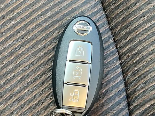 日産 エルグランド 250ハイウェイスターS 静岡県 2017(平29)年 11.6万km メタルグレー (株)IDOMが運営する【じしゃロン焼津店】の自社ローン専用車両になります。こちらは現金またはオートローンご利用時の価格です。自社ローンご希望の方は別途その旨お申付け下さい　/純正ＨＤＤナビ/（フルセグＴＶ/Ｂｌｕｅｔｏｏｔｈ接続/ＣＤ/ＤＶＤ）/フリップダウンモニター/片側パワースライドドア/３６０°カメラ/ＥＴＣ/ビルシュタイン車高調/ＲＡＹＳ製２０インチＡＷ/プッシュスタート＆スマートキー