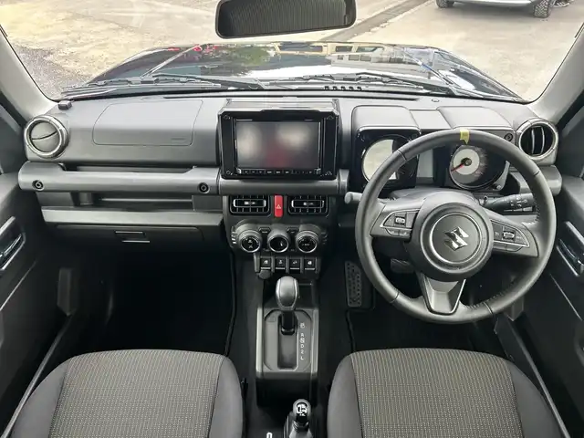 スズキ ジムニー シエラ JC 神奈川県 2025(令7)年 0.2万km ブルーイッシュブラックパール3 4WD/純正8インチナビ/バックカメラ/クルーズコントロール/前席シートヒーター/ETC/スマートキー/プッシュスタート/社外フロアマット/本革ステアリング/LEDライト/フォグランプ/オートライト/電動格納ミラー/前後コーナーセンサー/デュアルセンサーブレーキサポートII/発進お知らせ機能/車線逸脱警報/横滑り防止装置/アイドリングストップ