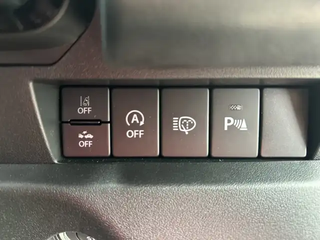 スズキ ジムニー シエラ JC 神奈川県 2025(令7)年 0.2万km ブルーイッシュブラックパール3 4WD/純正8インチナビ/バックカメラ/クルーズコントロール/前席シートヒーター/ETC/スマートキー/プッシュスタート/社外フロアマット/本革ステアリング/LEDライト/フォグランプ/オートライト/電動格納ミラー/前後コーナーセンサー/デュアルセンサーブレーキサポートII/発進お知らせ機能/車線逸脱警報/横滑り防止装置/アイドリングストップ