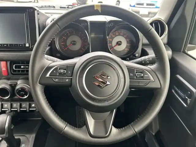 スズキ ジムニー シエラ JC 神奈川県 2025(令7)年 0.2万km ブルーイッシュブラックパール3 4WD/純正8インチナビ/バックカメラ/クルーズコントロール/前席シートヒーター/ETC/スマートキー/プッシュスタート/社外フロアマット/本革ステアリング/LEDライト/フォグランプ/オートライト/電動格納ミラー/前後コーナーセンサー/デュアルセンサーブレーキサポートII/発進お知らせ機能/車線逸脱警報/横滑り防止装置/アイドリングストップ