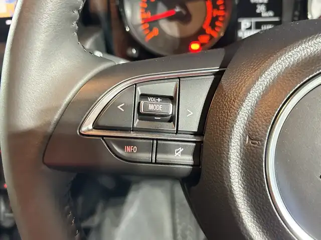 スズキ ジムニー シエラ JC 神奈川県 2025(令7)年 0.2万km ブルーイッシュブラックパール3 4WD/純正8インチナビ/バックカメラ/クルーズコントロール/前席シートヒーター/ETC/スマートキー/プッシュスタート/社外フロアマット/本革ステアリング/LEDライト/フォグランプ/オートライト/電動格納ミラー/前後コーナーセンサー/デュアルセンサーブレーキサポートII/発進お知らせ機能/車線逸脱警報/横滑り防止装置/アイドリングストップ