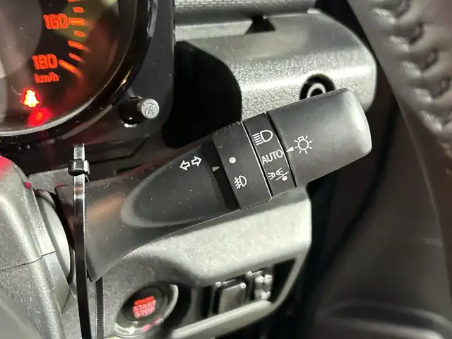 スズキ ジムニー シエラ JC 神奈川県 2025(令7)年 0.2万km ブルーイッシュブラックパール3 4WD/純正8インチナビ/バックカメラ/クルーズコントロール/前席シートヒーター/ETC/スマートキー/プッシュスタート/社外フロアマット/本革ステアリング/LEDライト/フォグランプ/オートライト/電動格納ミラー/前後コーナーセンサー/デュアルセンサーブレーキサポートII/発進お知らせ機能/車線逸脱警報/横滑り防止装置/アイドリングストップ