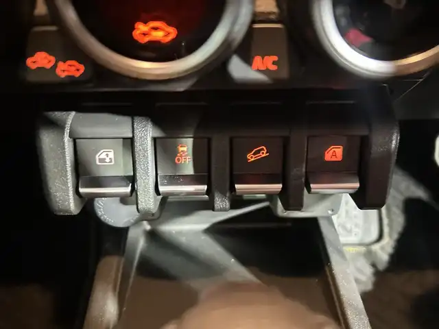 スズキ ジムニー シエラ JC 神奈川県 2025(令7)年 0.2万km ブルーイッシュブラックパール3 4WD/純正8インチナビ/バックカメラ/クルーズコントロール/前席シートヒーター/ETC/スマートキー/プッシュスタート/社外フロアマット/本革ステアリング/LEDライト/フォグランプ/オートライト/電動格納ミラー/前後コーナーセンサー/デュアルセンサーブレーキサポートII/発進お知らせ機能/車線逸脱警報/横滑り防止装置/アイドリングストップ