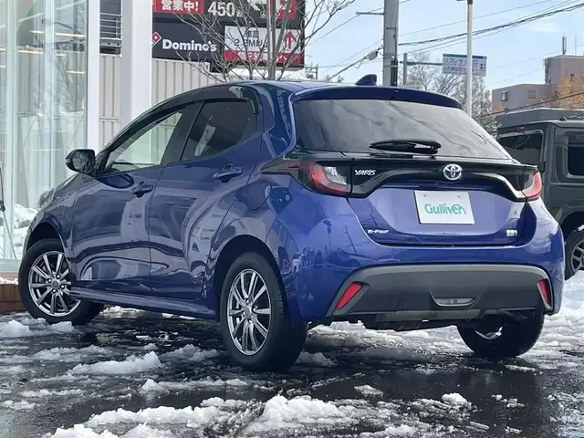 トヨタ ヤリス ハイブリッド X 道央・札幌 2020(令2)年 8.1万km ダークブルーマイカM ・４WD/・ワンオーナー/・衝突軽減ブレーキ/・寒冷地仕様/・純正ディスプレイオーディオ/　BT＆USB＆AM＆FM/・バックカメラ/・コーナーセンサー/・純正エンジンスターター/・オートエアコン/・オートライト/・ミラーヒーター/・オートリトラミラー/・レーダークルーズコントロール/・ワイパー熱線/・ビルトインETC/・鉄ホイール＆冬タイヤ積込/・プッシュスタート/・スマートキー/・純正フロアマット/・ドアバイザー/・ウィンカーミラー/・フォグライト