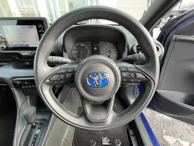 トヨタ ヤリス ハイブリッド X 道央・札幌 2020(令2)年 8.1万km ダークブルーマイカM ・４WD/・ワンオーナー/・衝突軽減ブレーキ/・寒冷地仕様/・純正ディスプレイオーディオ/　BT＆USB＆AM＆FM/・バックカメラ/・コーナーセンサー/・純正エンジンスターター/・オートエアコン/・オートライト/・ミラーヒーター/・オートリトラミラー/・レーダークルーズコントロール/・ワイパー熱線/・ビルトインETC/・鉄ホイール＆冬タイヤ積込/・プッシュスタート/・スマートキー/・純正フロアマット/・ドアバイザー/・ウィンカーミラー/・フォグライト