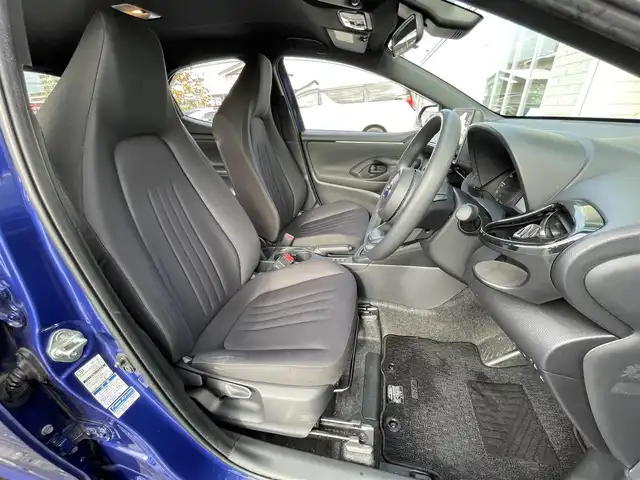 トヨタ ヤリス ハイブリッド X 道央・札幌 2020(令2)年 8.1万km ダークブルーマイカM ・４WD/・ワンオーナー/・衝突軽減ブレーキ/・寒冷地仕様/・純正ディスプレイオーディオ/　BT＆USB＆AM＆FM/・バックカメラ/・コーナーセンサー/・純正エンジンスターター/・オートエアコン/・オートライト/・ミラーヒーター/・オートリトラミラー/・レーダークルーズコントロール/・ワイパー熱線/・ビルトインETC/・鉄ホイール＆冬タイヤ積込/・プッシュスタート/・スマートキー/・純正フロアマット/・ドアバイザー/・ウィンカーミラー/・フォグライト