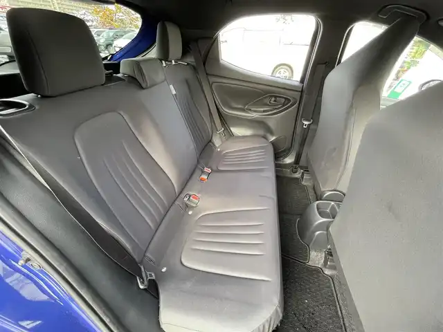 トヨタ ヤリス ハイブリッド X 道央・札幌 2020(令2)年 8.1万km ダークブルーマイカM ・４WD/・ワンオーナー/・衝突軽減ブレーキ/・寒冷地仕様/・純正ディスプレイオーディオ/　BT＆USB＆AM＆FM/・バックカメラ/・コーナーセンサー/・純正エンジンスターター/・オートエアコン/・オートライト/・ミラーヒーター/・オートリトラミラー/・レーダークルーズコントロール/・ワイパー熱線/・ビルトインETC/・鉄ホイール＆冬タイヤ積込/・プッシュスタート/・スマートキー/・純正フロアマット/・ドアバイザー/・ウィンカーミラー/・フォグライト