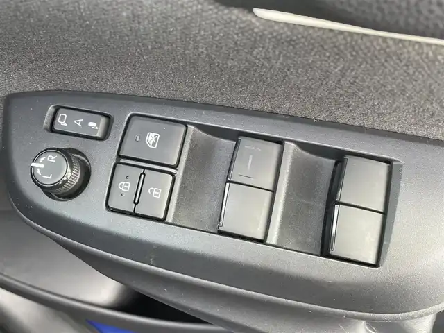 トヨタ ヤリス ハイブリッド X 道央・札幌 2020(令2)年 8.1万km ダークブルーマイカM ・４WD/・ワンオーナー/・衝突軽減ブレーキ/・寒冷地仕様/・純正ディスプレイオーディオ/　BT＆USB＆AM＆FM/・バックカメラ/・コーナーセンサー/・純正エンジンスターター/・オートエアコン/・オートライト/・ミラーヒーター/・オートリトラミラー/・レーダークルーズコントロール/・ワイパー熱線/・ビルトインETC/・鉄ホイール＆冬タイヤ積込/・プッシュスタート/・スマートキー/・純正フロアマット/・ドアバイザー/・ウィンカーミラー/・フォグライト