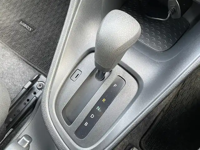 トヨタ ヤリス ハイブリッド X 道央・札幌 2020(令2)年 8.1万km ダークブルーマイカM ・４WD/・ワンオーナー/・衝突軽減ブレーキ/・寒冷地仕様/・純正ディスプレイオーディオ/　BT＆USB＆AM＆FM/・バックカメラ/・コーナーセンサー/・純正エンジンスターター/・オートエアコン/・オートライト/・ミラーヒーター/・オートリトラミラー/・レーダークルーズコントロール/・ワイパー熱線/・ビルトインETC/・鉄ホイール＆冬タイヤ積込/・プッシュスタート/・スマートキー/・純正フロアマット/・ドアバイザー/・ウィンカーミラー/・フォグライト