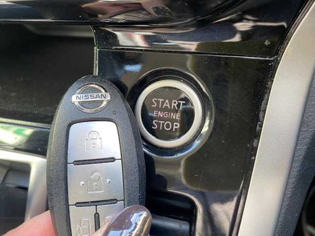 日産 セレナ ハイウェイスター 兵庫県 2017(平29)年 8.9万km ブリリアントホワイトパール 純正ナビ（AM/FM/BT/DVD/AUX)/・フルセグTV/アラウンドビューモニター/パーキングアシスト/衝突軽減システム/横滑り防止/アイドリングストップ/追従付きクルーズコントロール/セーフティーシールド/ステアリングスイッチ/両側パワースライドドア/純正マット/フリップダウンモニター/ウォークスルー/ビルトインETC/ドライブレコーダー/デジタルインナー/プロパイロット