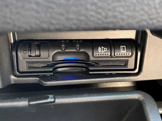 日産 セレナ ハイウェイスター 兵庫県 2017(平29)年 8.9万km ブリリアントホワイトパール 純正ナビ（AM/FM/BT/DVD/AUX)/・フルセグTV/アラウンドビューモニター/パーキングアシスト/衝突軽減システム/横滑り防止/アイドリングストップ/追従付きクルーズコントロール/セーフティーシールド/ステアリングスイッチ/両側パワースライドドア/純正マット/フリップダウンモニター/ウォークスルー/ビルトインETC/ドライブレコーダー/デジタルインナー/プロパイロット