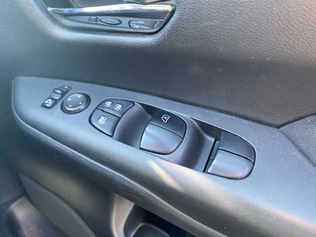 日産 セレナ ハイウェイスター 兵庫県 2017(平29)年 8.9万km ブリリアントホワイトパール 純正ナビ（AM/FM/BT/DVD/AUX)/・フルセグTV/アラウンドビューモニター/パーキングアシスト/衝突軽減システム/横滑り防止/アイドリングストップ/追従付きクルーズコントロール/セーフティーシールド/ステアリングスイッチ/両側パワースライドドア/純正マット/フリップダウンモニター/ウォークスルー/ビルトインETC/ドライブレコーダー/デジタルインナー/プロパイロット