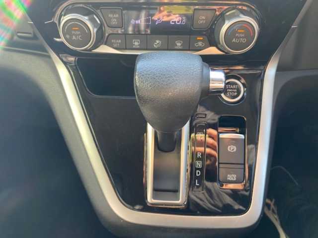 日産 セレナ ハイウェイスター 兵庫県 2017(平29)年 8.9万km ブリリアントホワイトパール 純正ナビ（AM/FM/BT/DVD/AUX)/・フルセグTV/アラウンドビューモニター/パーキングアシスト/衝突軽減システム/横滑り防止/アイドリングストップ/追従付きクルーズコントロール/セーフティーシールド/ステアリングスイッチ/両側パワースライドドア/純正マット/フリップダウンモニター/ウォークスルー/ビルトインETC/ドライブレコーダー/デジタルインナー/プロパイロット