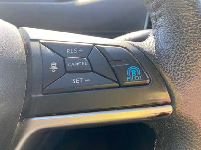 日産 セレナ ハイウェイスター 兵庫県 2017(平29)年 8.9万km ブリリアントホワイトパール 純正ナビ（AM/FM/BT/DVD/AUX)/・フルセグTV/アラウンドビューモニター/パーキングアシスト/衝突軽減システム/横滑り防止/アイドリングストップ/追従付きクルーズコントロール/セーフティーシールド/ステアリングスイッチ/両側パワースライドドア/純正マット/フリップダウンモニター/ウォークスルー/ビルトインETC/ドライブレコーダー/デジタルインナー/プロパイロット