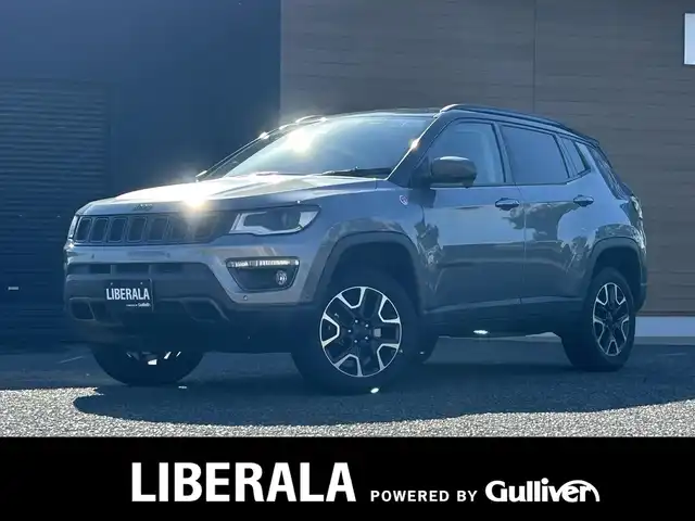 クライスラー・ジープ ジープ コンパス トレイルホーク 宮崎県 2020(令2)年 5.7万km グレー 純正メモリーナビ/・Bluetooth/・AM/FM/・AUX/・USB/・フルセグテレビ/キセノンヘッドランプ/・アダプティブクルーズコントロール/・前後コーナーセンサー/・ブラインドスポットモニター/・オートライト/・オートマチックハイビーム/・ダウンヒルアシストコントロール/・パーキングアシスト/・レーンキープアシスト/ブラックハーフレザーシート/ETC/純正フロアマット/純正17インチアルミホイール/プッシュスタート/スマートキー